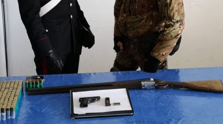 Detenzione armi e ricettazione, un arresto nel Reggino Tutto il materiale rinvenuto è stato sequestrato dai Carabinieri