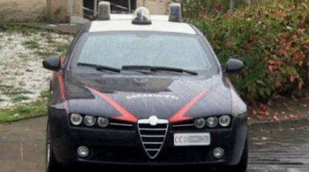 Aggredisce Carabinieri e travolge pedone con stampelle Gli uomini dell'Arma hanno arrestato un parcheggiatore abusivo
