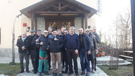 Gioioso incontro a Gambarie, dopo 40 anni dal diploma Magica giornata in montagna tra la neve, degli ex allievi della V^ C dell'Istituto Tecnico per Geometri "A. Righi" di Reggio Calabria   