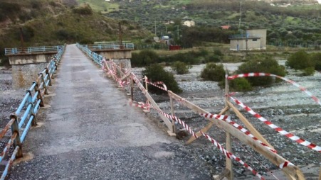 Caulonia, il ponte Amusa verrà riqualificato In fase di ultimazione i lavori di sistemazione della strada comunale di Campoli-Cerasara e di riqualificazione del borgo di Ursini