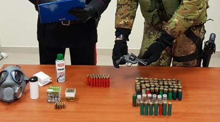 Detenzione abusiva armi e munizioni, arresto nel Reggino Il materiale è stato scoperto dai Carabinieri durante una perquisizione all'interno di un casolare