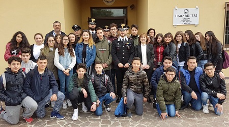 Scuole in visita al Comando Carabinieri di Gioia Tauro L'iniziativa rientra nell’ambito dei percorsi di formazione alla "Cultura della legalità"
