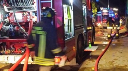 Incendiato un bar a Reggio: torna l’incubo del racket Trovata una tanica con tracce di liquido infiammabile. Indagini della Polizia