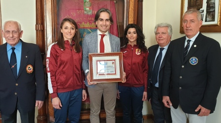 Reggio, Falcomatà riceve le atlete Benedetto e Zoccali Sono in partenza per il mondiale di Karate a Istanbul
