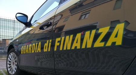 Calabria, Guardia di Finanza sequestra prodotti contraffatti Denunciato il titolare della ditta per i reati di contraffazione e ricettazione