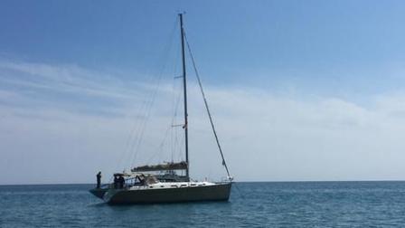 Barca a vela si arena in Calabria, soccorsi trenta migranti In corso le procedure per individuare gli scafisti