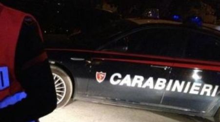 Infastidisce passanti e danneggia auto Carabinieri Un 23enne è stato arrestato in flagranza di reato per resistenza a pubblico ufficiale