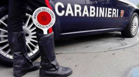Violenza sessuale ed atti persecutori, arresto Carabinieri Un uomo di 43 anni, dopo aver tempestato la donna di messaggi e chiamate, ha distrutto lo specchietto dell'auto della vittima 