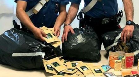 Carabinieri in azione in negozi che vendono cannabis light Denunciate due persone