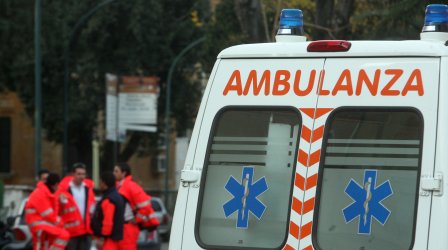 Calabria, impatto tra auto ed una moto: muore 22enne Ferito il conducente della vettura. Ennesima tragedia sulla strada statale 106