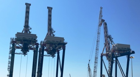 Continua lavoro riqualificazione e rilancio porto Gioia Tauro Si sta procedendo alla demolizione di tre gru di banchina obsolete