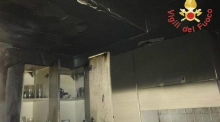 Calabria, incendio in appartamento villaggio turistico Le fiamme si sarebbero sviluppate a seguito di un corto circuito del frigorifero