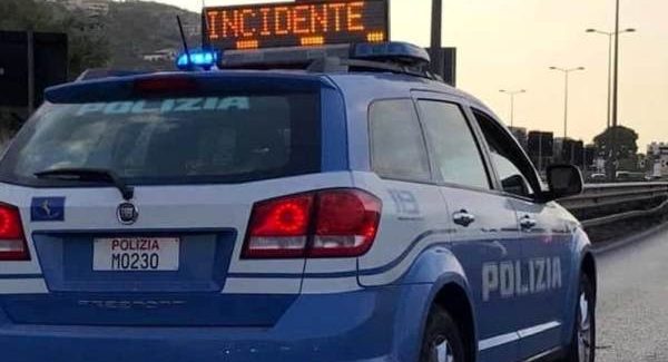 Incidente statale 18 Tirrena inferiore, grave 23enne Rilievi della Polizia Stradale per accertare la dinamica dell'impatto