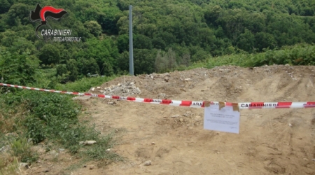 Calabria, smaltimento illecito rifiuti cimitero: tre denunce L'area è stata sottoposta a sequestro dai Carabinieri Forestale