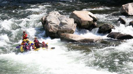 Finisce su rocce mentre fa rafting sul fiume Lao Intervenuti i Vigili del Fuoco e il gruppo speleo-fluviale intervenuto dalle sedi di Scalea a Cosenza
