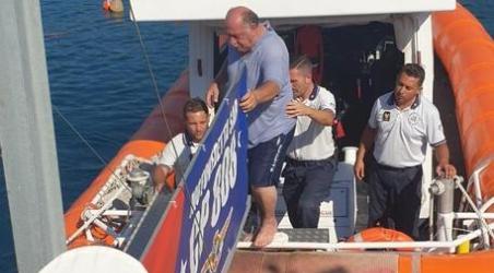 Barca affonda nelle acque calabresi, salvate tre persone A bordo c'erano due adulti ed un bambino