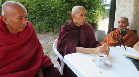 A Cinquefrondi la più grande struttura buddhista del Sud I monaci in giro in tutta la Piana di Gioia Tauro per far conoscere il nuovo centro