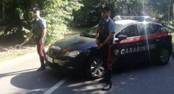 Ruba auto, fugge e rischia di investire Carabiniere: arresto Un giovane è accusato di resistenza a pubblico ufficiale, furto aggravato, lesioni personali e guida senza patente e sotto effetto di sostante stupefacenti