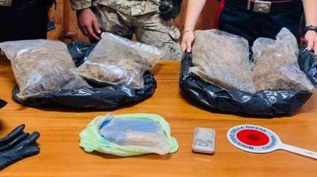 Carabinieri sequestrano marijuana e cocaina nella Piana Controlli anche ad alcuni esercizi commerciali