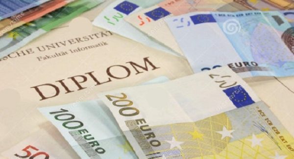 Diploma facile, indagini anche a Reggio Calabria e Cosenza Smascherato un giro d’affari da un milione di euro in quaranta province d'Italia