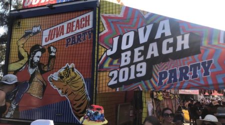 Polemiche concerti in spiaggia, Jovanotti si difende dalle accuse Lorenzo Cherubini rivendica lo spirito ecologista del Jova Beach Party, progetto che ha fatto tappa anche a Roccella