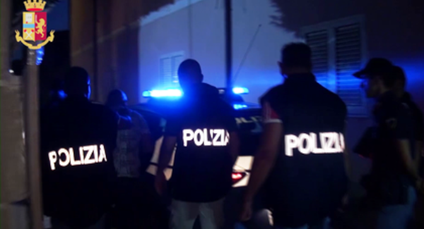 Misure anti covid 19: la Polizia di Stato respinge un altro giovane brasiliano Al valico di frontiera aerea dell’aeroporto di Lamezia Terme