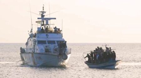 Viaggiavano su una barca a motore, sbarcati 39 migranti Soccorsi da motovedette della Guardia Costiera e della Guardia di Finanza