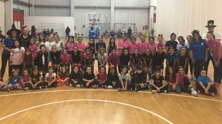 Del Core Volley Academy, un allenamento magico di Palla al Volo per festeggiare Halloween Cacciatrici, battitrici e cercatrici alle prese con palle colorate e boccino d’oro