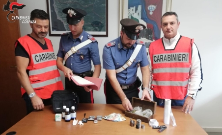 Trovato con la droga davanti alle scuole I Carabinieri arrestano un pregiudicato
