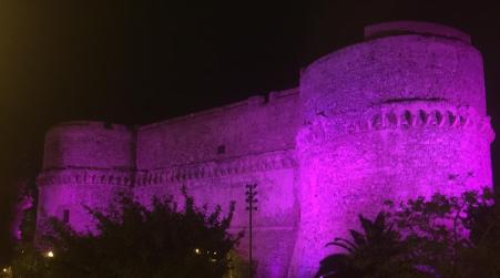 Cancro al seno, il Castello Aragonese si illumina di rosa Reggio Calabria aderirà alla campagna di prevenzione nei confronti della patologia