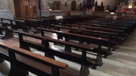 Tenta di rubare cassetta offerte in chiesa: denunciato 34enne Bloccato dopo che il parroco ha allertato una volante della Polizia di Stato