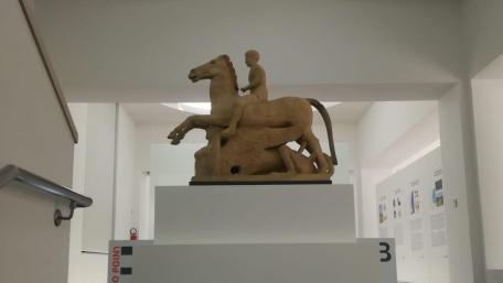 La Testa del Filosofo protagonista al Museo Archeologico di Napoli Al livello B del MArRC nuova collocazione ad effetto per il Cavaliere di Casa Marafioti