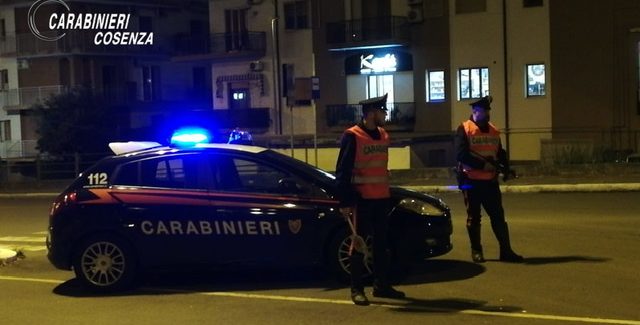 Sparatoria al mercato di Scalea, arrestato un venditore ambulante dai carabinieri L’autore del tentato omicidio ha agito per vendicare il fratello 