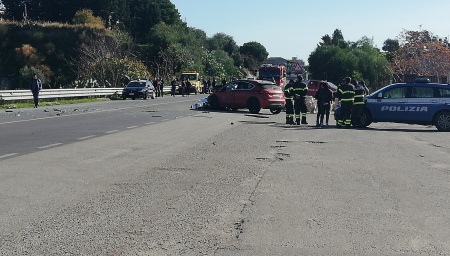 Incidente mortale sulla statale 106, due morti e tre feriti gravi L'impatto è avvenuto all'altezza di Melito Porto Salvo