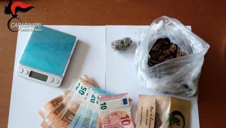 Un arresto per detenzione e spaccio di stupefacenti e droga I Carabinieri passano al setaccio la città di Reggio Calabria