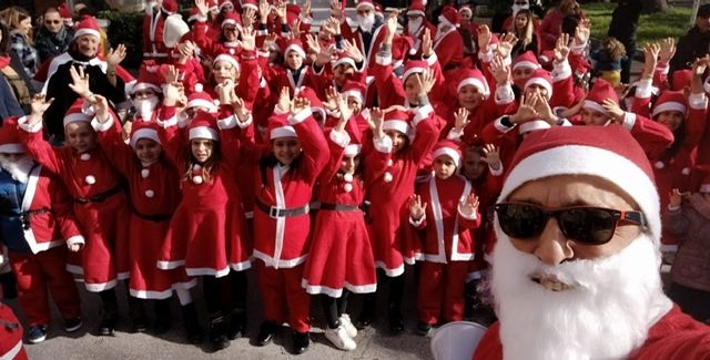 A Taurianova la passeggiata di Babbo Natale per l’AIL   Alla manifestazione benefica hanno partecipato oltre 100 bambini accompagnati da tanti genitori per sostenere la ricerca