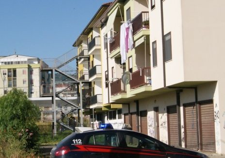 Controlli straordinari da parte dei Carabinieri Unità cinofila, elicotteri e perquisizioni contro lo spaccio degli stupefacenti