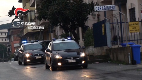 Rosarno, tentano di rubare una “macchina operatrice” all’interno di una ditta sottoposta a sequestro dalla DDA I carabinieri arrestano cinque persone colti con le mani nel sacco. I NOMI