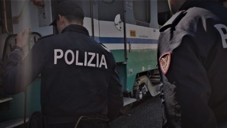 Reggio Calabria, minacciava gli Agenti con una piccozza, arrestato 69 persone identificate, 1 persona arrestata,  decine di bagagli controllati. Questi i risultati dell’Operazione “Alto Impatto”