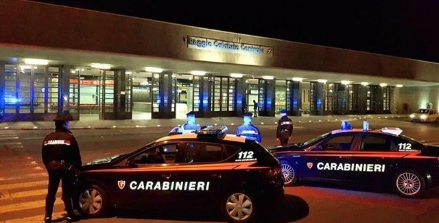 Reggio Calabria, rubano un’auto, arrestati dai carabinieri Due ventenni stavano spingendo Fiat Punto che spingeva, con il paraurti anteriore, una Smart Fortwo a motore spento