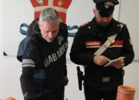 A bordo di una moto-ape per le sue attività illecite in Calabria L'accusa per un uomo di 47 anni è detenzione di sostanza stupefacente ai fini di spaccio