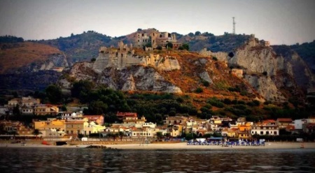 Roccella Jonica  festeggia la 18° “Bandiera blu” per la spiaggia E la 4° per l’approdo turistico Porto delle Grazie