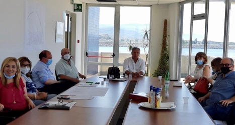 Barbuto e Corrado (M5S), hanno incontrato il commissario dell’Autorità Portuale di Gioia Tauro Andrea Agostinelli Le parlamentari, in particolare, riconoscendo il ruolo fondamentale del  Commissario Agostinelli nel rilancio del porto di Gioia Tauro che si avvia a divenire uno dei primi porti del Mediterraneo
