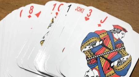 Calabria, la Regione spiega come utilizzare le carte da gioco Oltre all'igienizzazione, anche una frequente sostituzione delle carte usate con nuovi mazzi