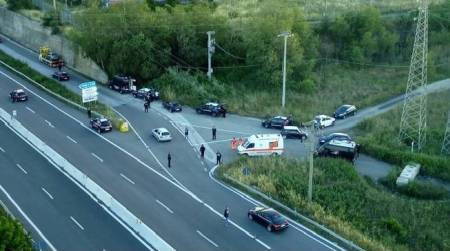 Tragico incidente in Calabria, due morti e due feriti La strada è chiusa nel tratto dove è avvenuto l'incidente