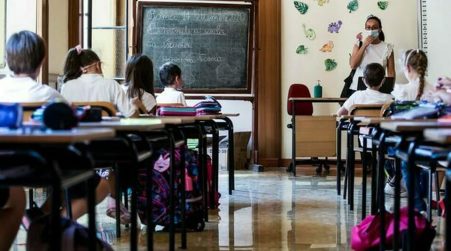 Occhiuto: chiusura scuole in Calabria è fake news, istituti sono e resteranno aperti Le scuole in Calabria sono aperte e resteranno aperte. E i nostri ragazzi potranno continuare a frequentarle in tutta sicurezza