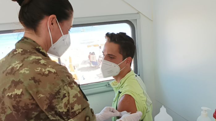 Vaccino, in Sicilia almeno 7 su 10 hanno ricevuto una dose