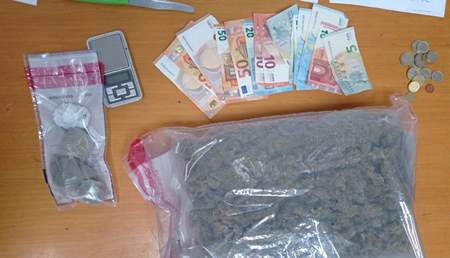 Arrestato un 42enne reggino  per detenzione ai fini dispaccio di stupefacente All’esito della perquisizione personale, gli Agenti hanno rinvenuto e sequestrato circa 400 euro in contanti e sei  grammi di marijuana