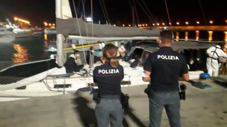 Immigrazione clandestina: ancora sbarchi sulle coste reggine, 8 in 3 giorni, di cui 6 sulla Costa Jonica In totale, in sole 36 ore, sono sbarcati tra Roccella Jonica, Bova Marina e Bagnara, 782 migranti