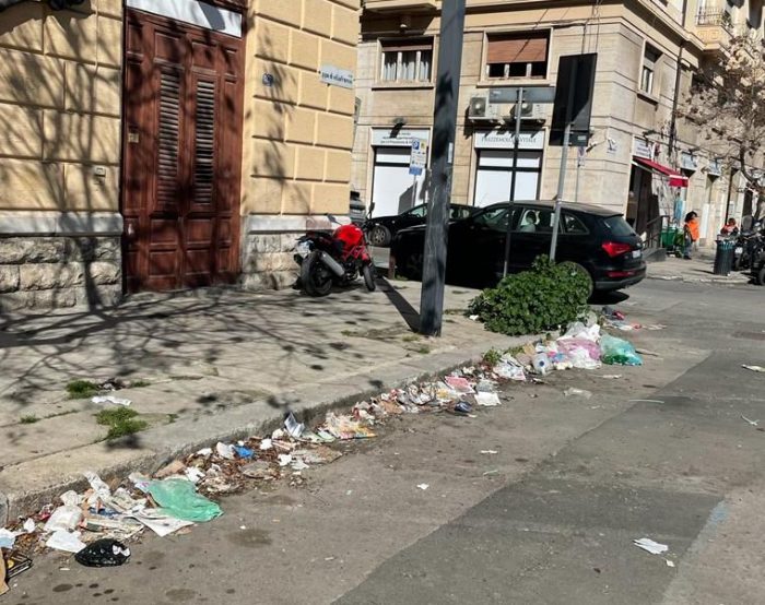 Palermo, polemiche sulla pulizia straordinaria in centro
